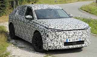 DS Automobiles No7 - front 3/4